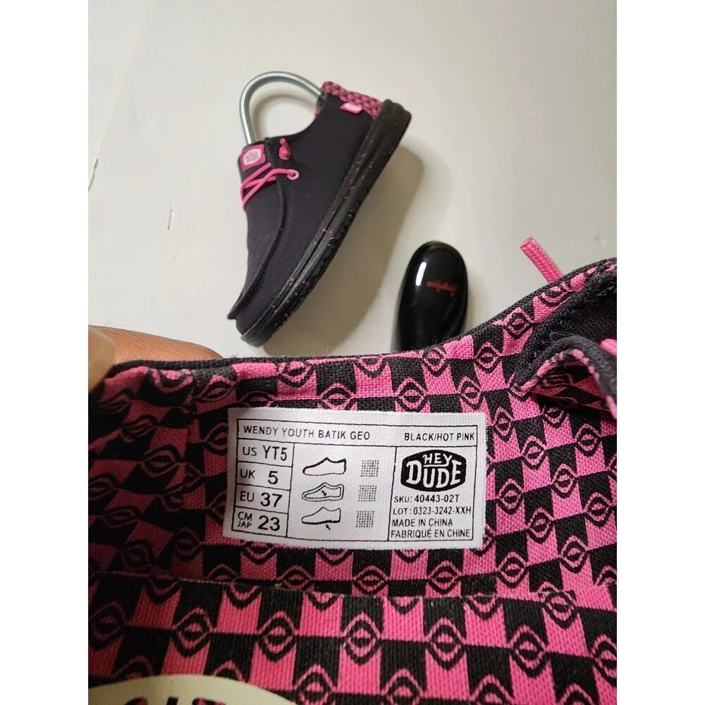 Hey Dude Shoes Youth 5 Black Hot Pink Wendy Batik Geo Slip On 40443-02T